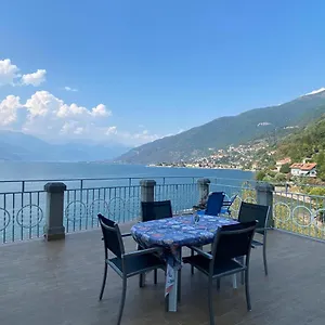With Big Terrace And Direct Access To The Beach Appartement Varenna